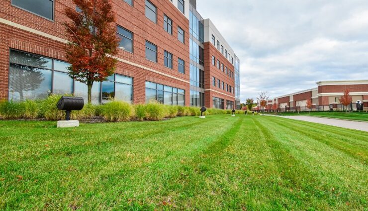 The Many Benefits of Hiring a Commercial Lawn Mowing Service